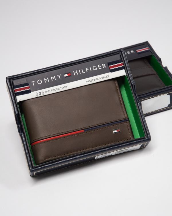 BILLETERA DE HOMBRE TOMMY Y NAUTICA