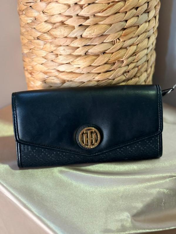 BILLETERA TOMMY MUJER NEGRA