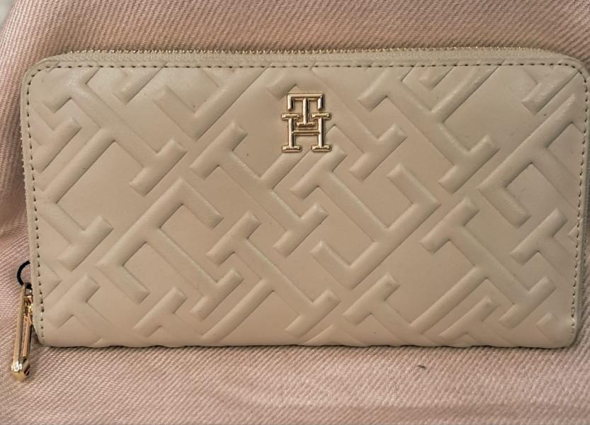 CARTERA BEIGE TOMMY HILFIGER