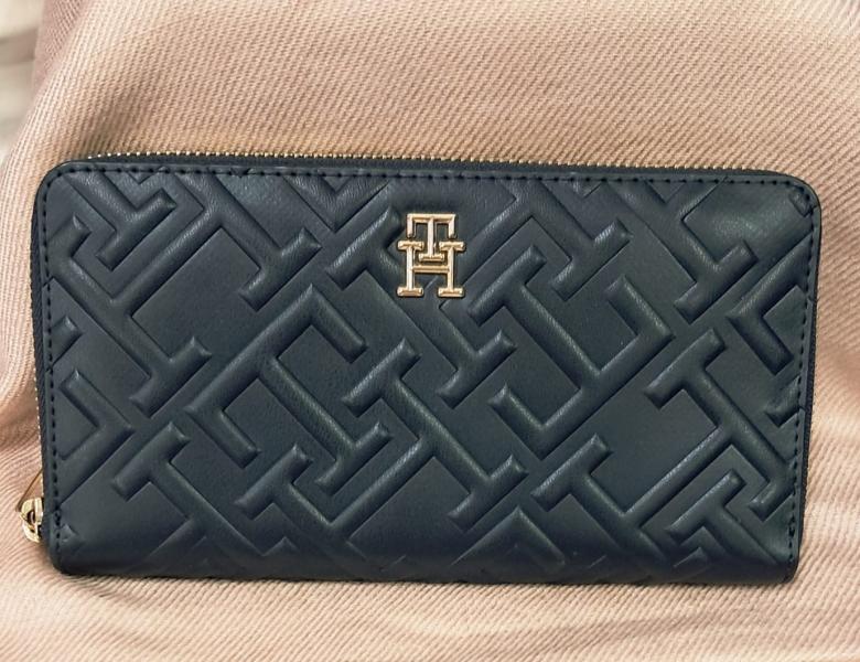 BILLETERA NEGRA TOMMY HILFIGER
