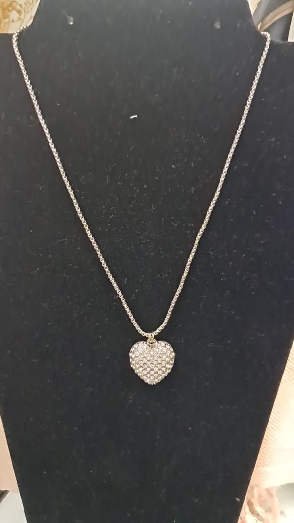 COLLAR PLATEADO CH&Eacute;RIE