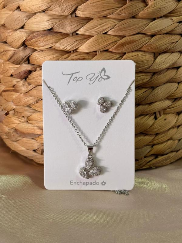 JUEGO DE COLLAR Y ARETE