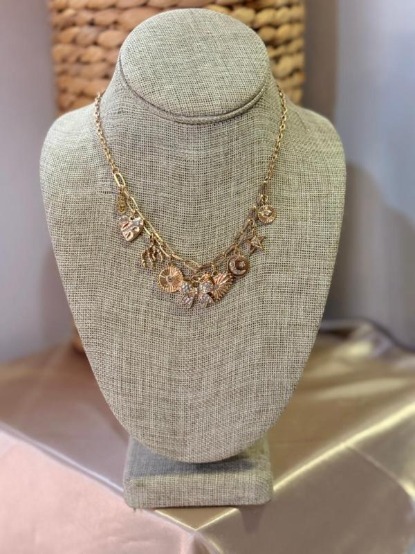 COLLAR DORADO CON ARETE