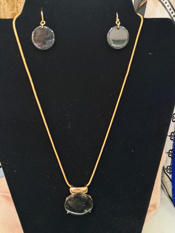 COLLAR NEGRO/DORADO FASHION