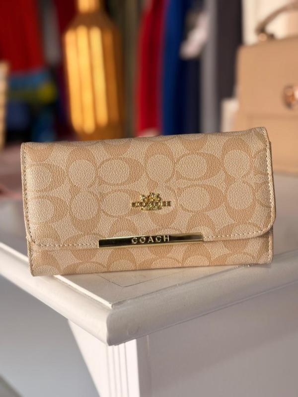 BILLETERA COACH BEIGE