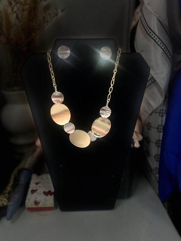 COLLAR DORADO MUJER CH&Eacute;RIE