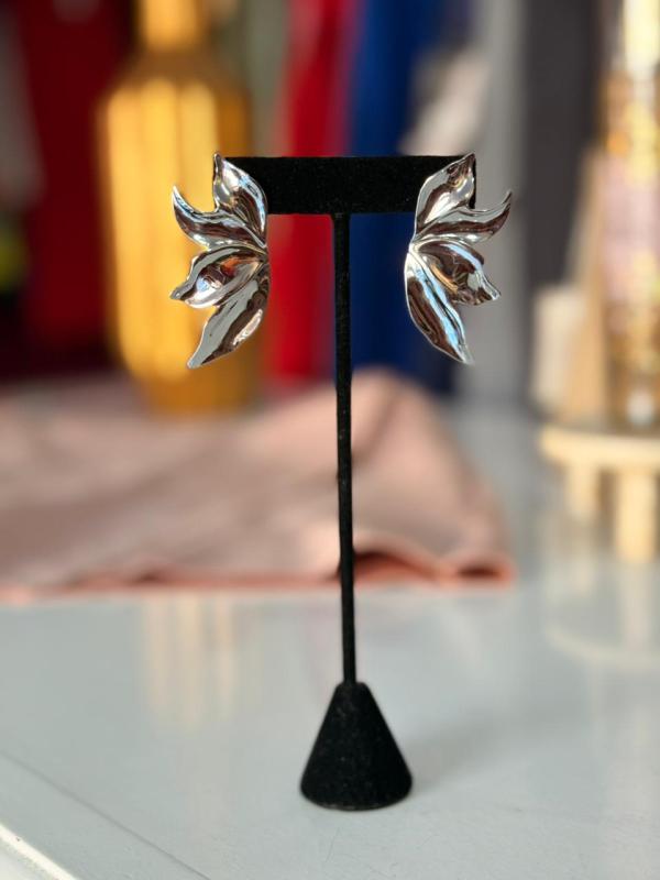 ARETES PLATEADOS  FLOR